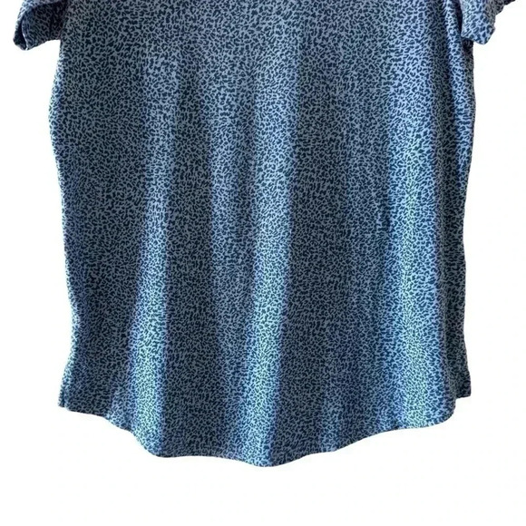 Athleta Chrome Blue Cheetah Breezy Scoop V-Neck Athleisure Tee Shirt SZ L #2135 - Picture 3 of 11